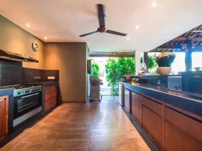 KITCHEN-ABAKOI-LUXURY-FAMILY-6BED-VILLA-2