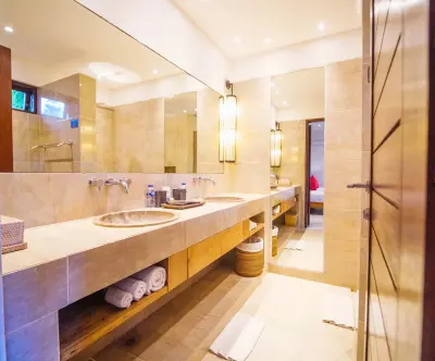 BATHROOMS-ABAKOI-LUXURY-FAMILY-6BED-VILLA-SEMINYAK-10
