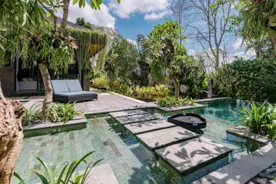 Swimming-Pool-Luxury-Private-Villa-Merica-Ubud-10