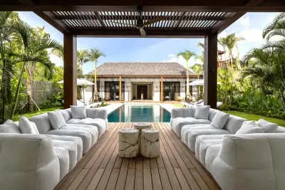 Living-By-The-Pool-Villa-Gendang-Luxury-Private-Villa-Seminyak-3-1
