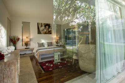 LUXURY-BALI-VILLA-BERAWA-BEDROOM-2-1