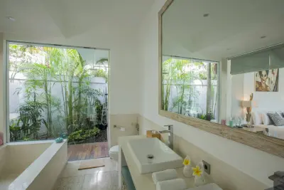 LUXURY-BALI-VILLA-BERAWA-BEDROOM-2-4
