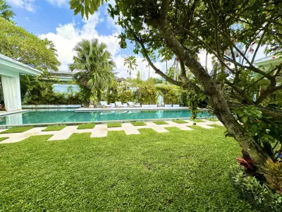 Pool-Area-Luxury-4bed-Villa-8