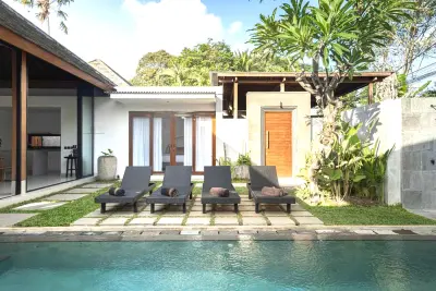 Pool-Garden-UTS-Seminyak-10