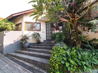 Marton-Luxury-Family-Villa-Berawa-Canggu-Entrance