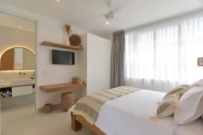 Villa-Cruz-Luxury-Modern-4bed-Villa-Berawa-Canggu-Bali-13