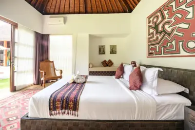 Luxury-Villa-Tiga-Puluh-7bed-centre-of-Seminyak-Bali-52