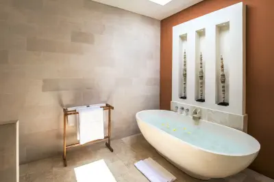 Tiga-Puluh-7bed-luxury-villa-Seminyak-Bali-18