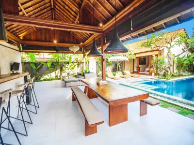 DINING-ROOM-TAMANTIS-FAMILY-VILLAS-2