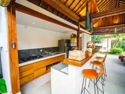 DINING-ROOM-TAMANTIS-FAMILY-VILLAS-4
