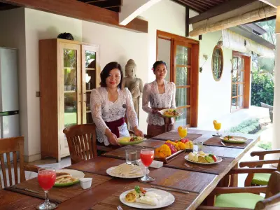 Breakfast-Keluarga-3bd-Family-Villa-Berawa-Canggu-8
