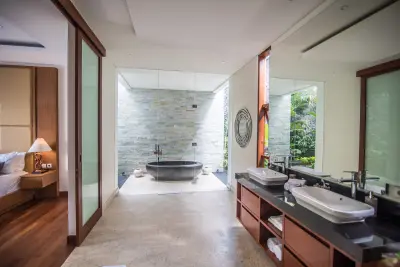 Freedom-5-bedroom-Luxury-Accommodation-Seminyak-Bali-for-families-and-groups-34