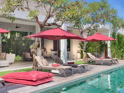 26.Casa-Brio-Loungers-by-the-pool