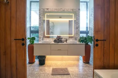 BATHROOM-UPSTAIRS