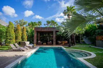 Pool-Daytime-2