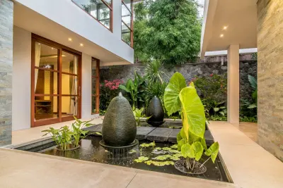Freedom-5-bedroom-Luxury-Accommodation-Seminyak-Bali-for-families-and-groups-16