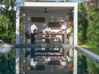 41Casa-Brio-Poolside-bale-breakfast-prep