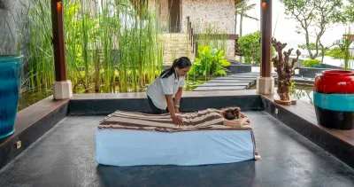 Massage-Luxury-Beachfront-Villa-Canggu-2