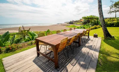 Garden-Luxury-Beachfront-Villa-Canggu-3