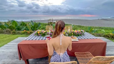 Dinner-Luxury-Beachfront-Villa-Canggu-4