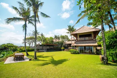 Garden-Luxury-Beachfront-Villa-Canggu-1