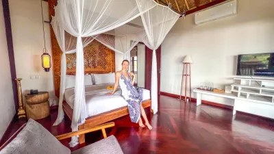 Bedroom-Luxury-Beachfront-Villa-Canggu-1