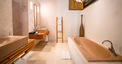 Bathroom-Luxury-Beachfront-Villa-Canggu-8