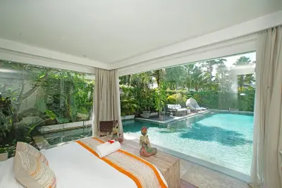 FAMILY-VILLA-CANGGU-BALI-MASTER-BEDROOM-1-1