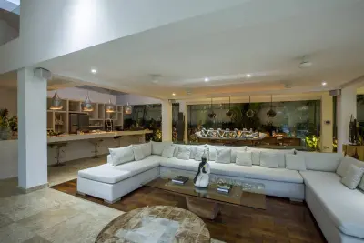 LUXURY-FAMILY-VILLA-BERAWA-CANGGU-LIVING-ROOM-1
