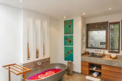 Bathroom-Luxury-Villa-Seminyak-1