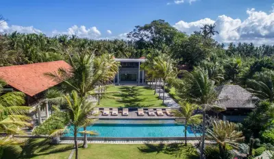 Large-Family-Villa-Bali-8-Bedroom-Sanur-1
