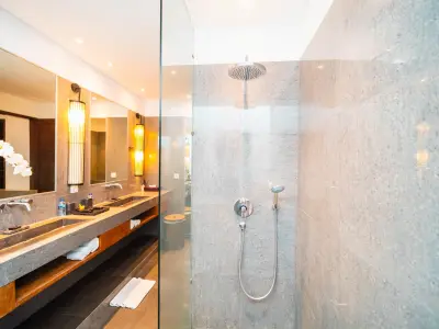 BATHROOMS-ABAKOI-LUXURY-FAMILY-6BED-VILLA-SEMINYAK-7