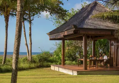 Large-Family-Villa-Bali-8-Bedroom-Sanur-17