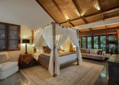 Large-Family-Villa-Bali-8-Bedroom-Sanur-22