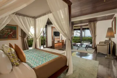 Large-Family-Villa-Bali-8-Bedroom-Sanur-26