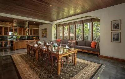 Large-Family-Villa-Bali-8-Bedroom-Sanur-16