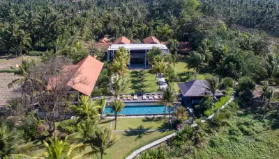 Large-Family-Villa-Bali-8-Bedroom-Sanur-40