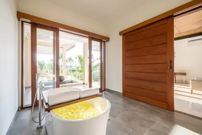 Master-Room-Bathtub