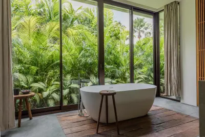 Bathrooms-Luxury-5bed-villa-Berawa-Canggu-1