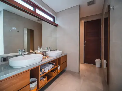Marton-Luxury-Family-Villa-Berawa-Canggu-Bathrooms-1-4