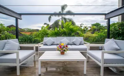 LIVING-ROOM-BY-POOL-4