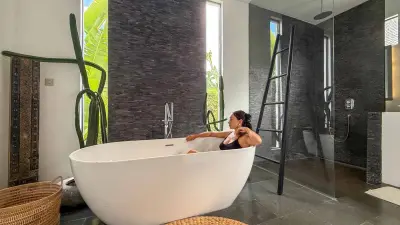 Bathrooms-Luxury-Beach-Villa-Cemagi-1-1