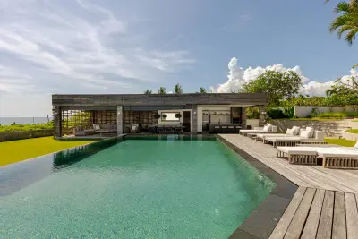 main-pool-luxury-beachside-villa-1