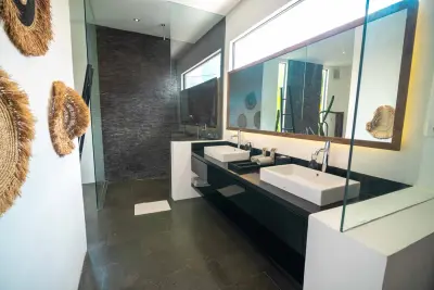 Bathrooms-Luxury-Beach-Villa-Cemagi-3-1