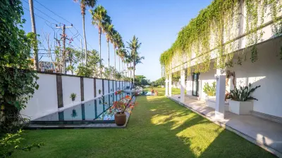 Garden-Luxury-Beach-Villa-Cemagi-1-1