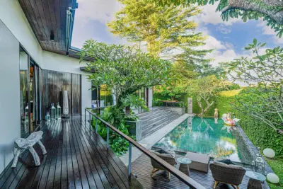 Pool-De-Prestigio-3bedroom-Luxury-Family-Villa-Canggu-1-1