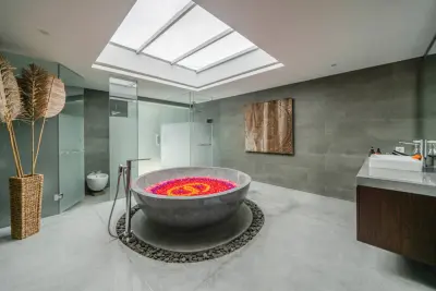 bathroom-De-Prestigio-6bedroom-Large-Family-Accommodation-Canggu-74-1