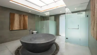 bathroom-De-Prestigio-6bedroom-Large-Family-Accommodation-Canggu-121-1