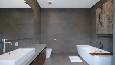 bathroom-De-Prestigio-6bedroom-Large-Family-Accommodation-Canggu-124-1
