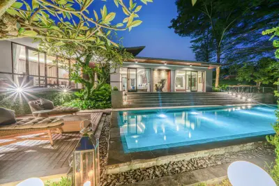 pool-De-Prestigio-3bedroom-Luxury-Family-Villa-Canggu-42-1